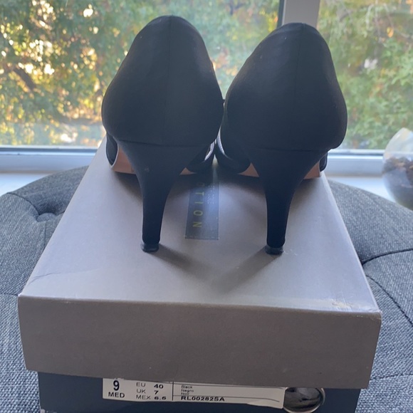 Like New! Satin heels w bow SO CUTE! - Picture 4 of 6